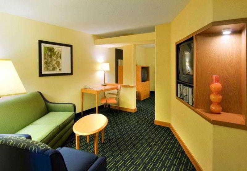 Fairfield Inn And Suites By Marriott Emporia I-95 Kültér fotó