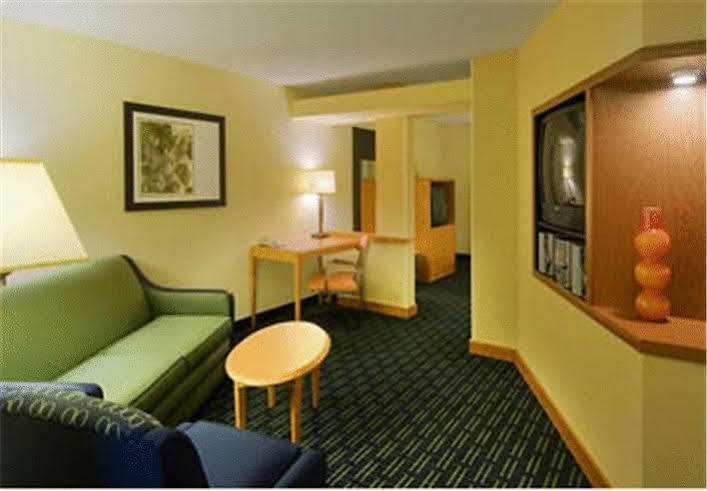 Fairfield Inn And Suites By Marriott Emporia I-95 Kültér fotó